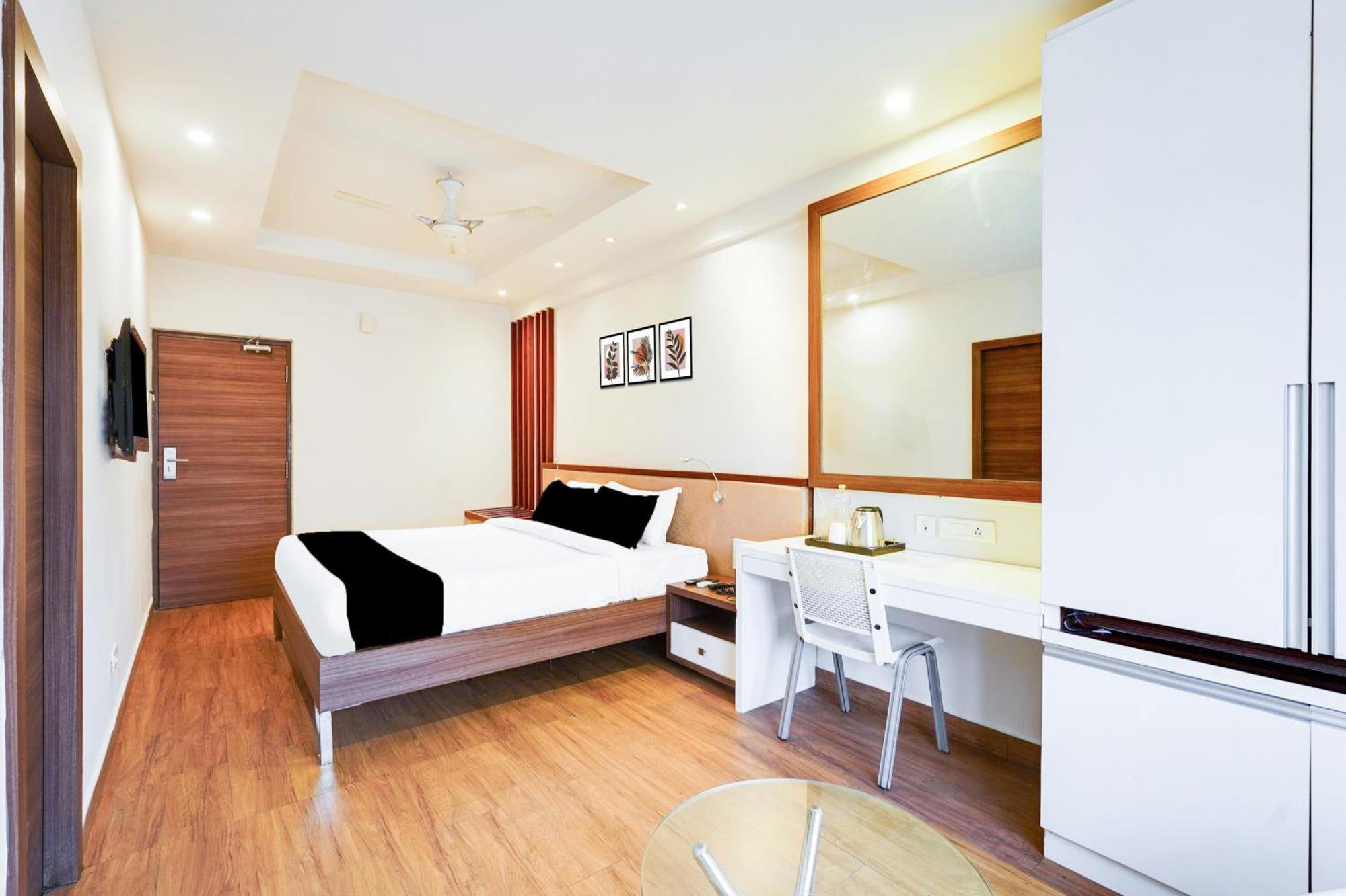 Super Townhouse Oak Kodambakkam Formerly Cine City Madrás Exterior foto