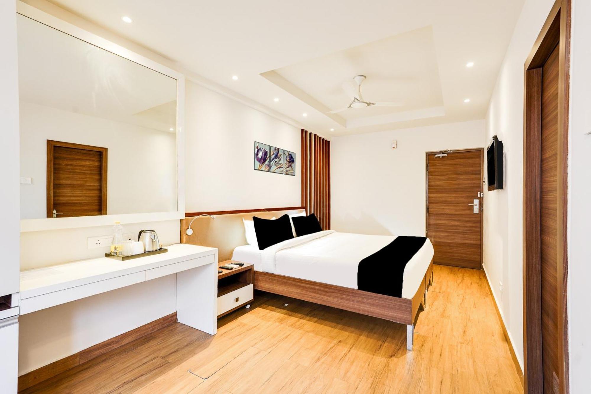 Super Townhouse Oak Kodambakkam Formerly Cine City Madrás Exterior foto
