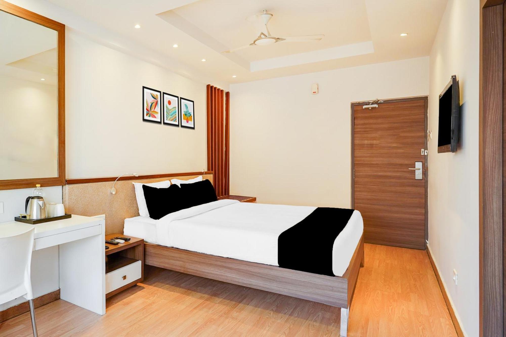 Super Townhouse Oak Kodambakkam Formerly Cine City Madrás Exterior foto